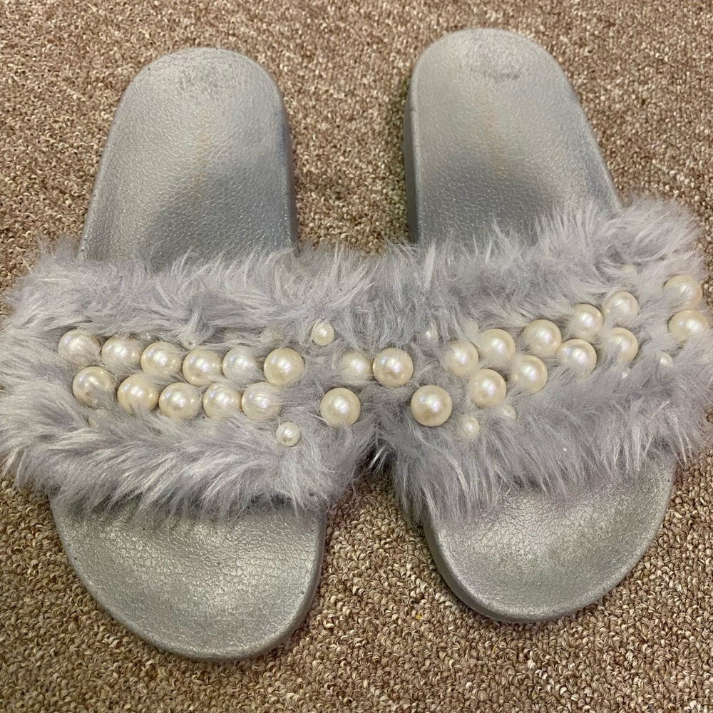 Furry Pearl Slides